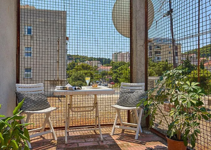 Apartment D&L